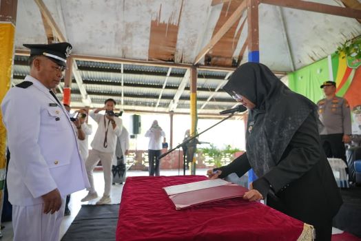 Lantik Penghulu Keranji Guguh Bupati Siak Ajak Warga Goro Benahi Balai Kampung