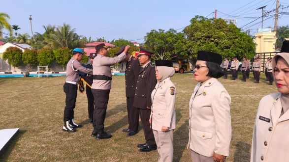 Pelepasan Purnabhakti 7 Personel, Kapolres Kampar: Ini Awal Pengabdian Baru