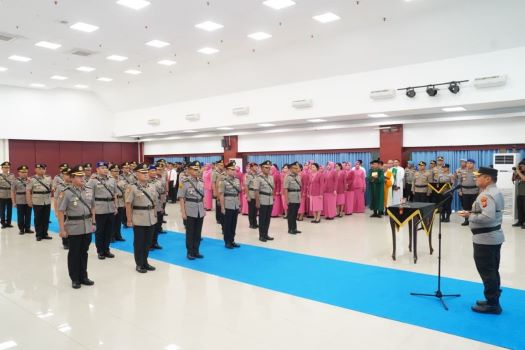 Kapolda Riau Lantik Wakapolda Bersama Beberapa Pejabat Utama dan Kapolres