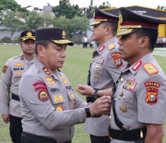 Sertijab Wakapolda Riau, Brigjen Simson Zet Gantikan Brigjen Hengki Haryadi