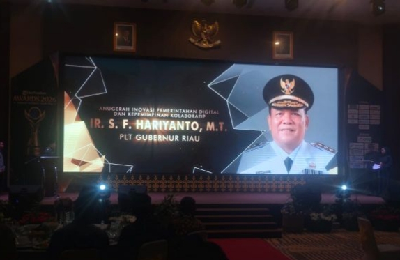 Tribun Pekanbaru Award, Plt Gubri Raih Anugrah Inovasi Pemerintahan Digital