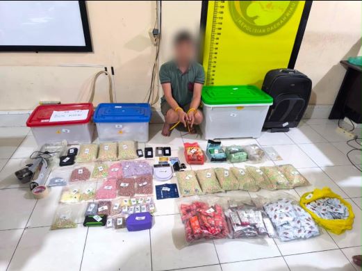 Bongkar Gudang Narkoba Polda Riau Tagkap Kurir dan Buru Pengendali 