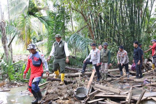 Menhut dan Kapolda Riau Hari Ini Turun Langsung ke Lokasi Bencana Sumbar