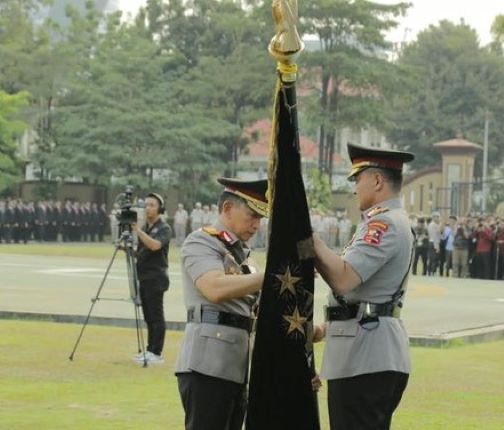 Jenderal Suyudi Ario Seto Terima Panji Tribrata, Resmi Pimpin Korps Bhayangkara