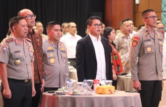 Polri Serahkan Sertifikat Audit Sistem Manajemen Pengamanan Obvitnas 
