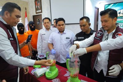 Polresta Pekanbaru Musnahkan BB Ribuan Ekstasi, Sabu dan Cartridge Etomidate